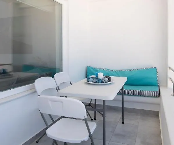 Ormos Naoussa's Apartman Náusza